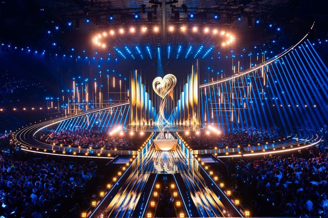 Eurovision 2027 își schimbă regulile: Artiștii trebuie să aibă cel puțin 18 ani, iar țara câștigătoare ar putea pierde dreptul de a găzdui concursul Eurovision 2027 își schimbă regulile: Artiștii trebuie să aibă cel puțin 18 ani, iar țara câștigătoare ar putea pierde dreptul de a găzdui concursul